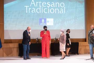 Homenaje del Cabildo a las caladoras grancanarias/TA.